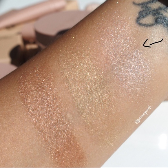 KKW Beauty - Shimmer Powder for Face & Body (Pearl) - Picture 5 of 9